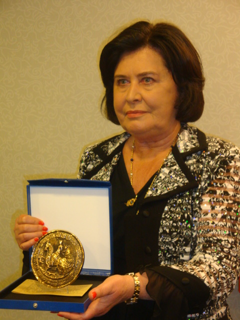 Nicole Bacqué a reçu le sceau de Marie de Bourgogne.